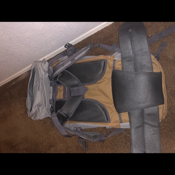 Brand new mountain warehouse Tor 65 L hiking backpack - Picture 4 of 4